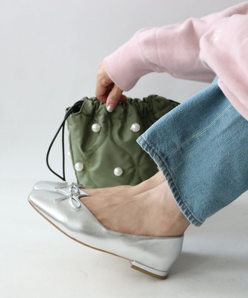 Fin（フィン）の「スクエアトゥVカットバレエシューズ【低反発スポンジ入り】（バレエシューズ・レディース・ブラック/シルバー/ブラック系その他/グレー/レッド・22.5cm/24.5cm/24cm/23.5cm/23cm）」の12枚目の写真