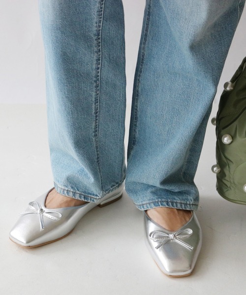 Fin（フィン）の「スクエアトゥVカットバレエシューズ【低反発スポンジ入り】（バレエシューズ・レディース・ブラック/シルバー/ブラック系その他/グレー/レッド・22.5cm/24.5cm/24cm/23.5cm/23cm）」の19枚目の写真