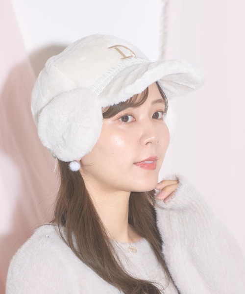 新品未使用タグ付きnew balance ホワイト　ファーキャップミトンセット tocco closet（トッコ クローゼット）の「【ZOZO限定】イヤーマフ付き