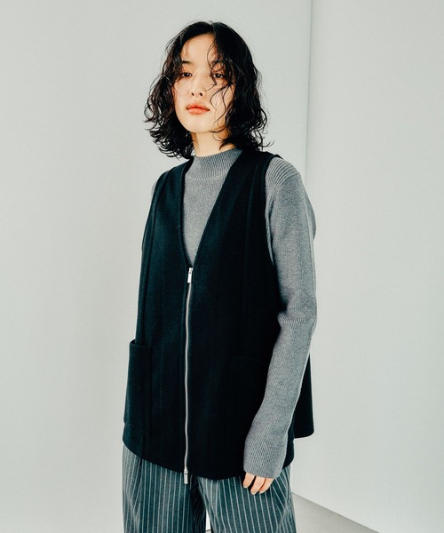 LEPSIM（レプシィム）の「ウールライクベスト　150334（ベスト・レディース・ブラック/チャコールグレー・FREE）」の2枚目の写真