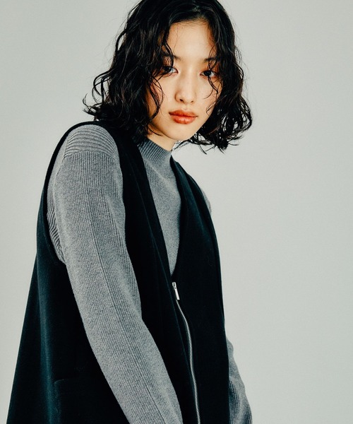 LEPSIM（レプシィム）の「ウールライクベスト　150334（ベスト・レディース・ブラック/チャコールグレー・FREE）」の5枚目の写真