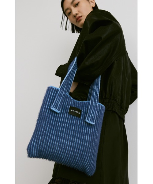 un/neu（アンノイ）の「フェザーバイカラーニットバッグ（ハンドバッグ・レディース・ブルー/ブラック/ピンク/レッド・FREE）」の3枚目の写真