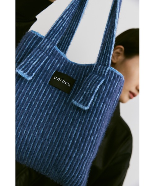 un/neu（アンノイ）の「フェザーバイカラーニットバッグ（ハンドバッグ・レディース・ブルー/ブラック/ピンク/レッド・FREE）」の12枚目の写真