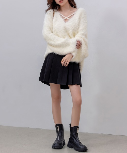 DAY CLOSET(デイ クローゼット)の「レディース 長袖オーバーサイズクロスストラップシャギーニットトップス(ニット/セーター・レディース・ホワイト/ブラック/グレー・FREE)」の8枚目の写真