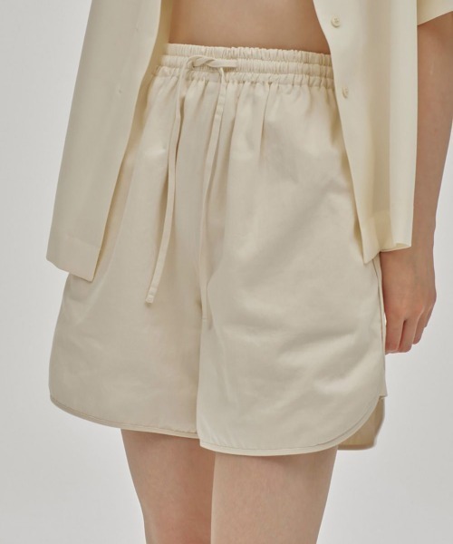 TODAYFUL(トゥデイフル)の「TODAYFUL Cottonsatin Half Pants コットンサテンハーフパンツ/12510711(その他パンツ・レディース・ホワイト/インディゴブルー・36/38)」の2枚目の写真