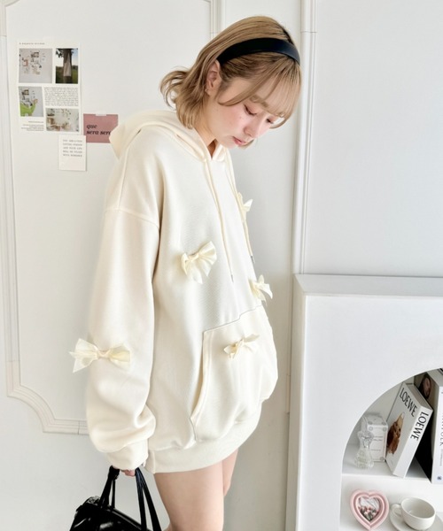 Loueme（ルエム）の「メニーリボンオーバーサイズフーディー（パーカー