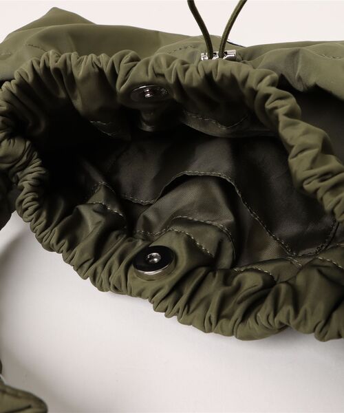 OUTDOOR PRODUCTS(アウトドアプロダクツ)の「【OUTDOOR PRODUCTS】ギャザーハンドルバッグ(ショルダーバッグ・メンズ・パープル/カーキ/ブラック・FREE)」の6枚目の写真