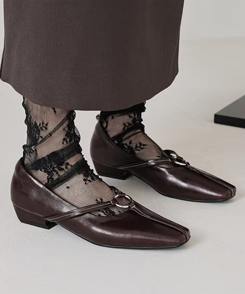 Lace Ladies(レースレディース)の「レザー調 スクエアトゥ ストラップ リング パンプス(パンプス・レディース・ブラウン/ブラック・24cm/24.5cm/25cm/22.5cm/23cm/23.5cm)」の8枚目の写真