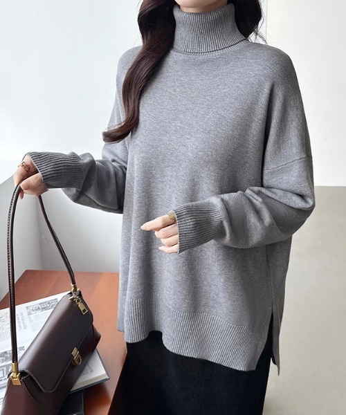 COCOMOMO(ココモモ)の「タートルネックニット スリット入り ゆったりドロップショルダーニット(ニット/セーター・レディース・パープル/ホワイト/ブラック/グレー/ダークブラウン/ベージュ・FREE)」の18枚目の写真