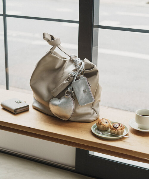 未使用　russet　ラシット　カラビナ付き ソフト　レザー　マルチケース russet｜[カードが入る]カラビナ付き ソフトレザーマルチケース