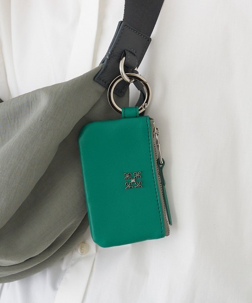 russet（ラシット）の「カラビナ付き ソフトレザーマルチケース(Z-211)（その他小物・レディース・ブラック/シルバー/イエロー/グリーン/ダークグリーン/ピンク/ボルドー/サックスブルー/グリーン系その他・FREE）」の4枚目の写真