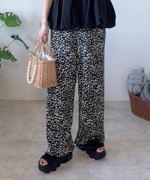 aquagarage（アクアガレージ）の「プリントプリーツパンツ（その他パンツ・レディース・ホワイト×ブラック/ブラック×ホワイト/ブラック系その他/ドット/ブラックミックス・M/L）」の3枚目の写真