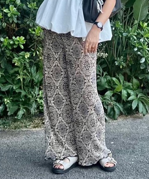 aquagarage（アクアガレージ）の「プリントプリーツパンツ（その他パンツ・レディース・ホワイト×ブラック/ブラック×ホワイト/ブラック系その他/ドット/ブラックミックス・M/L）」の4枚目の写真