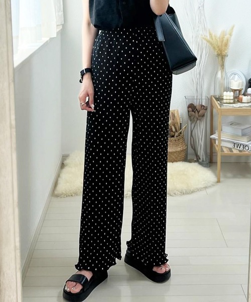 aquagarage（アクアガレージ）の「プリントプリーツパンツ（その他パンツ・レディース・ホワイト×ブラック/ブラック×ホワイト/ブラック系その他/ドット/ブラックミックス・M/L）」の5枚目の写真