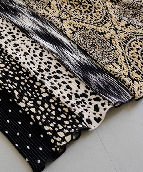 aquagarage（アクアガレージ）の「プリントプリーツパンツ（その他パンツ・レディース・ホワイト×ブラック/ブラック×ホワイト/ブラック系その他/ドット/ブラックミックス・M/L）」の6枚目の写真