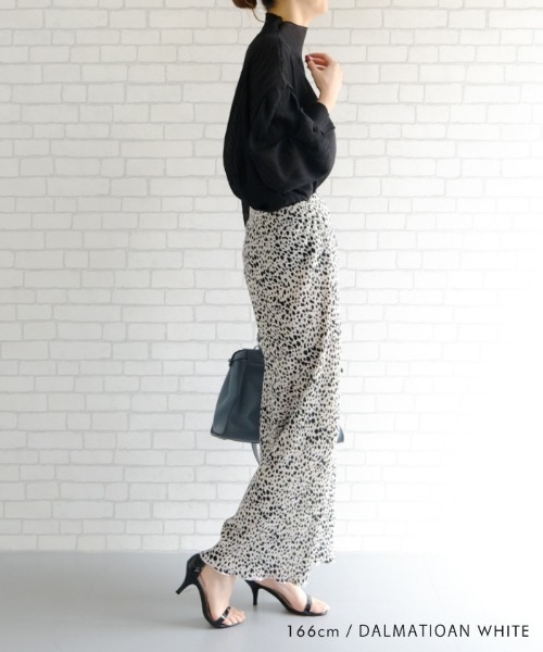 aquagarage（アクアガレージ）の「プリントプリーツパンツ（その他パンツ・レディース・ホワイト×ブラック/ブラック×ホワイト/ブラック系その他/ドット/ブラックミックス・M/L）」の11枚目の写真