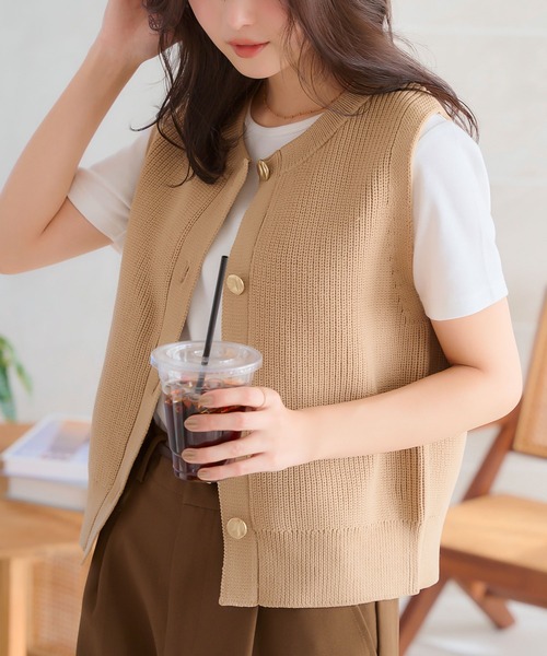 KOBE LETTUCE(コウベレタス)の「ゴールドボタンニットベスト(ベスト・レディース・チャコール/ベージュ/アイボリー/ブラック・M)」の10枚目の写真
