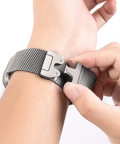 Fun & Daily(ファンアンドデイリー)の「Stainless Mesh Apple Watch Band Ultra(デジタル腕時計・メンズ・ブラック/シルバー・B)」の2枚目の写真