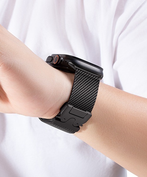 Fun & Daily(ファンアンドデイリー)の「Stainless Mesh Apple Watch Band Ultra(デジタル腕時計・メンズ・ブラック/シルバー・B)」の1枚目の写真