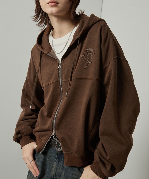 Alfred Alex（アルフレッドアレックス）の「【Alfred Alex】ヴィンテージメイクデザイン ピグメント ダメージパッチロゴ ショートダブルジップパーカー（パーカー・メンズ・ワインレッド/ブラック/チャコール/グレイッシュブルー/ブラウン・M/L）」の9枚目の写真