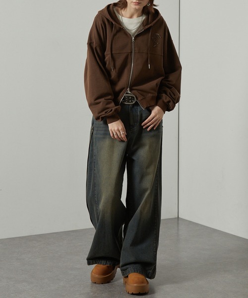 Alfred Alex（アルフレッドアレックス）の「【Alfred Alex】ヴィンテージメイクデザイン ピグメント ダメージパッチロゴ ショートダブルジップパーカー（パーカー・メンズ・ワインレッド/ブラック/チャコール/グレイッシュブルー/ブラウン・M/L）」の10枚目の写真