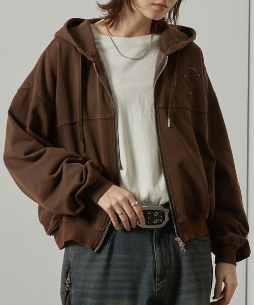 Alfred Alex（アルフレッドアレックス）の「【Alfred Alex】ヴィンテージメイクデザイン ピグメント ダメージパッチロゴ ショートダブルジップパーカー（パーカー・メンズ・ワインレッド/ブラック/チャコール/グレイッシュブルー/ブラウン・M/L）」の15枚目の写真