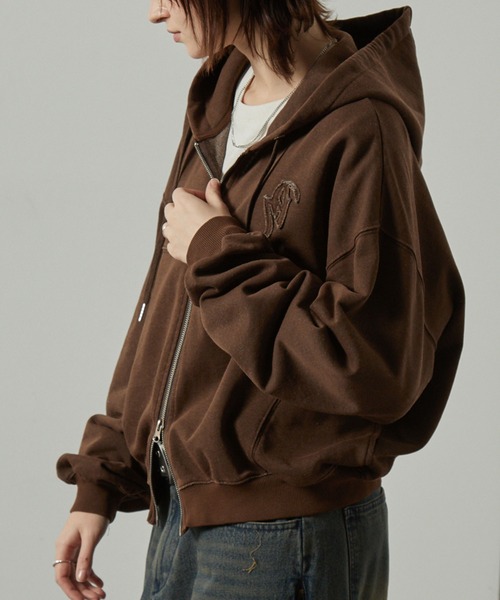 Alfred Alex（アルフレッドアレックス）の「【Alfred Alex】ヴィンテージメイクデザイン ピグメント ダメージパッチロゴ ショートダブルジップパーカー（パーカー・メンズ・ワインレッド/ブラック/チャコール/グレイッシュブルー/ブラウン・M/L）」の17枚目の写真