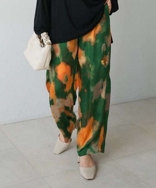 Bou Jeloud（ブージュルード）の「水彩アート柄サテンパンツ（その他パンツ・レディース・グリーン/ピンク・FREE）」の2枚目の写真
