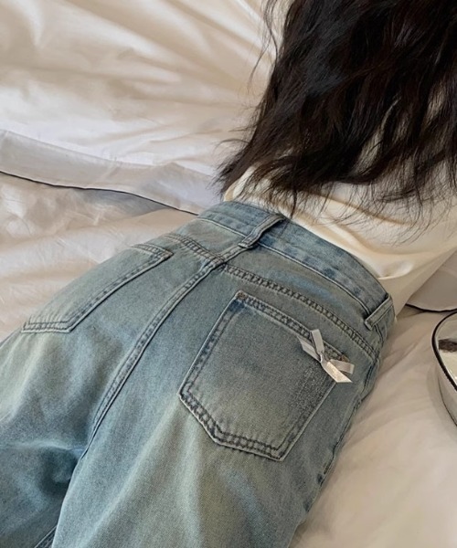 Mejoul(メジュール)の「ダメージボーイフレンドデニム(デニムパンツ・レディース・ブルー・M/L)」の2枚目の写真