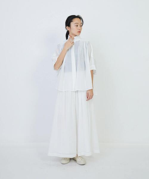 LOISIR（ロワズィール）の「ラミーワッシャータックギャザーブラウス（シャツ/ブラウス・レディース・オフホワイト/ブルー/ブラウン・FREE）」の6枚目の写真