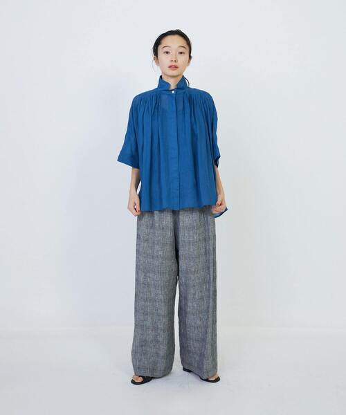 LOISIR（ロワズィール）の「ラミーワッシャータックギャザーブラウス（シャツ/ブラウス・レディース・オフホワイト/ブルー/ブラウン・FREE）」の12枚目の写真