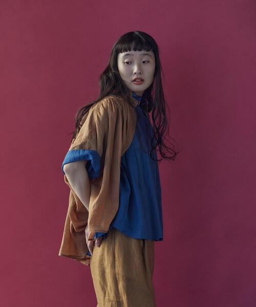 LOISIR（ロワズィール）の「ラミーワッシャータックギャザーブラウス（シャツ/ブラウス・レディース・オフホワイト/ブルー/ブラウン・FREE）」の19枚目の写真