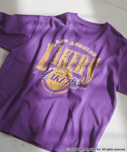 NBA（エヌビーエー）の「NBA別注ヴィンテージライクプリントTシャツ（Tシャツ/カットソー・メンズ・ホワイト/グレー/パープル/ネイビー/ベージュ/ブラック/レッド/その他1・M/L/XL）」の6枚目の写真
