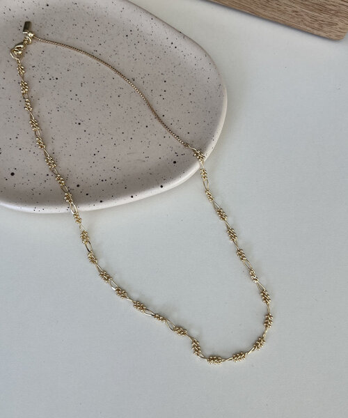 CAPRICIEUX LE'MAGE（カプリシューレマージュ）の「〈GOLDY/ゴールディ〉ツブツブショートネックレス（ネックレス・レディース・ゴールド/シルバー・FREE）」の2枚目の写真