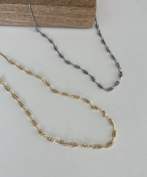 CAPRICIEUX LE'MAGE（カプリシューレマージュ）の「〈GOLDY/ゴールディ〉ツブツブショートネックレス（ネックレス・レディース・ゴールド/シルバー・FREE）」の8枚目の写真