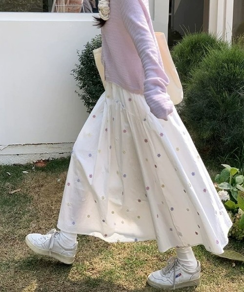 gossip！ロサンゼルス（ゴシップロサンゼルス）の「カラフルフラワープリント ロングスカート 森ガール風 カジュアル 日常＆シンプル（スカート・レディース・ホワイト・FREE）」の5枚目の写真