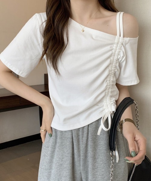 SHEPP（シープ）の「【お気に入り数4200人突破!】シンプル ドロストアレンジ オフショルデザインTシャツ 半袖（Tシャツ/カットソー・レディース・ブラック/ホワイト/ライトグリーン・S/M）」の6枚目の写真