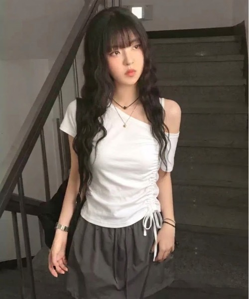 SHEPP（シープ）の「【お気に入り数4200人突破!】シンプル ドロストアレンジ オフショルデザインTシャツ 半袖（Tシャツ/カットソー・レディース・ブラック/ホワイト/ライトグリーン・S/M）」の20枚目の写真