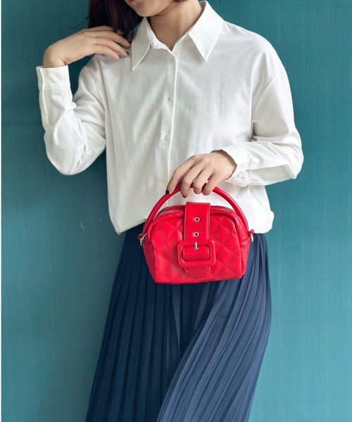 Tomieco(トミエコ)の「キルティングショルダーバッグ ベルトモチーフ チェーンショルダー(ショルダーバッグ・レディース・レッド/オフホワイト/シルバー/ブラック・FREE)」の7枚目の写真