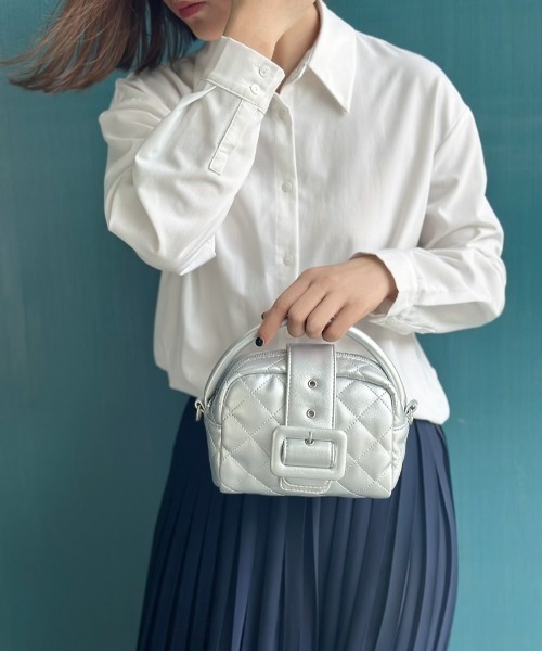 Tomieco(トミエコ)の「キルティングショルダーバッグ ベルトモチーフ チェーンショルダー(ショルダーバッグ・レディース・レッド/オフホワイト/シルバー/ブラック・FREE)」の9枚目の写真