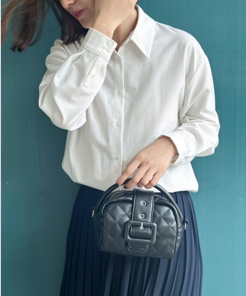 Tomieco(トミエコ)の「キルティングショルダーバッグ ベルトモチーフ チェーンショルダー(ショルダーバッグ・レディース・レッド/オフホワイト/シルバー/ブラック・FREE)」の11枚目の写真