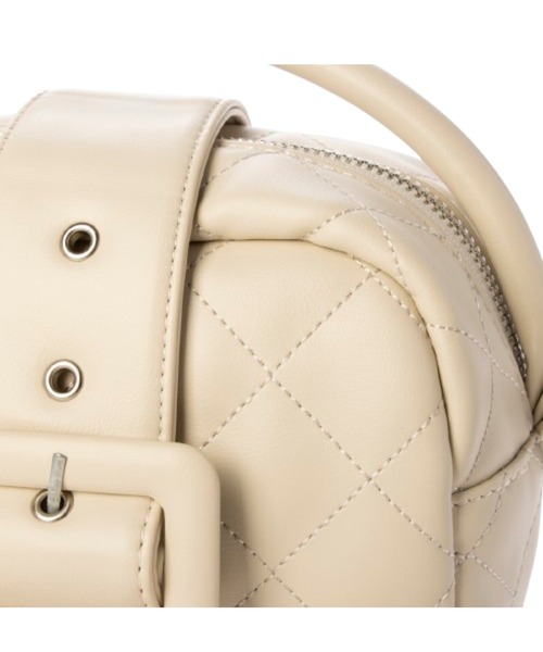 Tomieco(トミエコ)の「キルティングショルダーバッグ ベルトモチーフ チェーンショルダー(ショルダーバッグ・レディース・レッド/オフホワイト/シルバー/ブラック・FREE)」の18枚目の写真