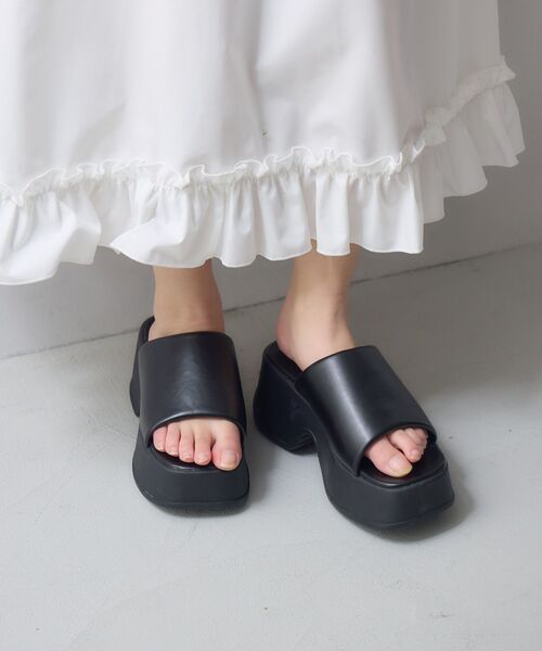 RETRO GIRL(レトロガール)の「プラットフォームサンダル(サンダル・レディース・シルバー/ブルー/ブラック・LARGE/MEDIUM)」の20枚目の写真