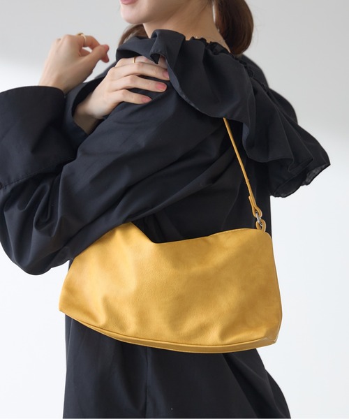 &. NOSTALGIA（アンドドットノスタルジア）の「【ZOZO限定】レクタングルワンハンドルバッグ（ハンドバッグ・レディース・イエロー/ブラック・FREE）」の2枚目の写真