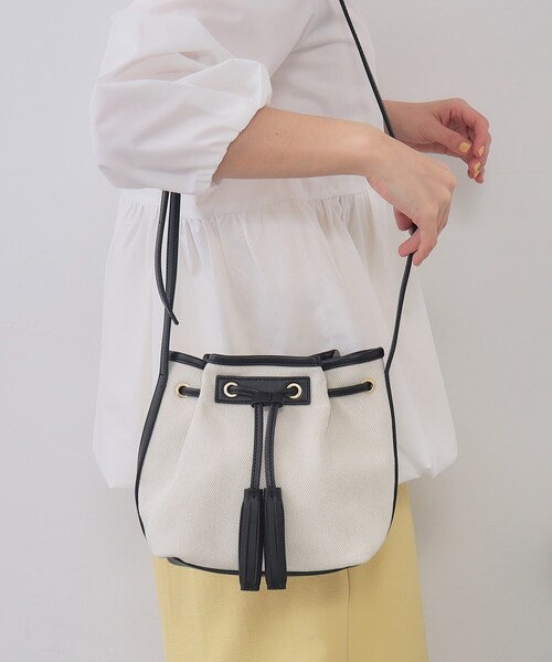 OPAQUE.CLIP（オペークドットクリップ）の「タッセル巾着デザインミニショルダーバッグ（ショルダーバッグ・レディース・レンガ/ブラック/ブラック系4・00）」の2枚目の写真