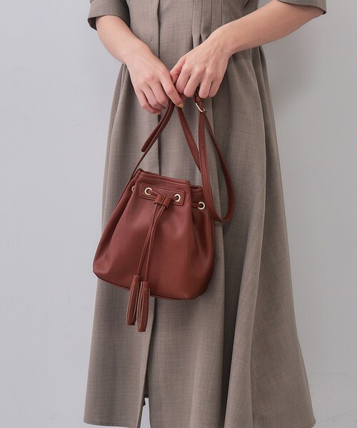 OPAQUE.CLIP（オペークドットクリップ）の「タッセル巾着デザインミニショルダーバッグ（ショルダーバッグ・レディース・レンガ/ブラック/ブラック系4・00）」の3枚目の写真