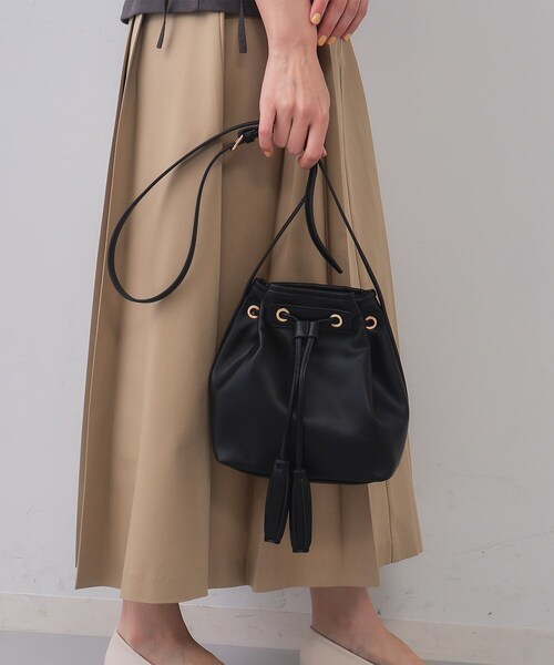 OPAQUE.CLIP（オペークドットクリップ）の「タッセル巾着デザインミニショルダーバッグ（ショルダーバッグ・レディース・レンガ/ブラック/ブラック系4・00）」の4枚目の写真