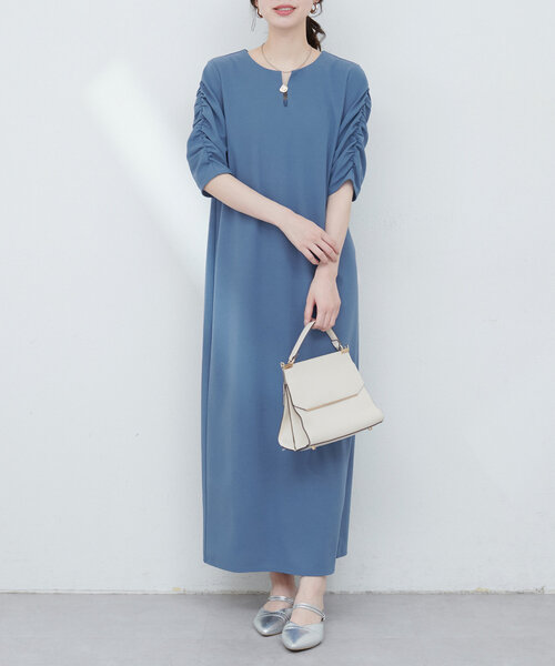 natural couture(ナチュラルクチュール)の「ベルト付きボリューム袖ストレッチワンピース(ワンピース・レディース・ピンク/ネイビー/グレイッシュベージュ/ブルー・FREE)」の3枚目の写真