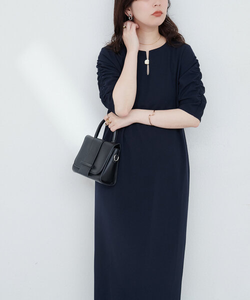 natural couture(ナチュラルクチュール)の「ベルト付きボリューム袖ストレッチワンピース(ワンピース・レディース・ピンク/ネイビー/グレイッシュベージュ/ブルー・FREE)」の5枚目の写真