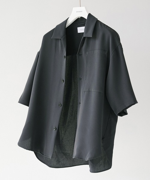STUDIOUS(ステュディオス)の「SUMMER ESSENTIAL SHIRTS S.S(シャツ/ブラウス・メンズ・ブラック/ダークグレー・1/2)」の2枚目の写真